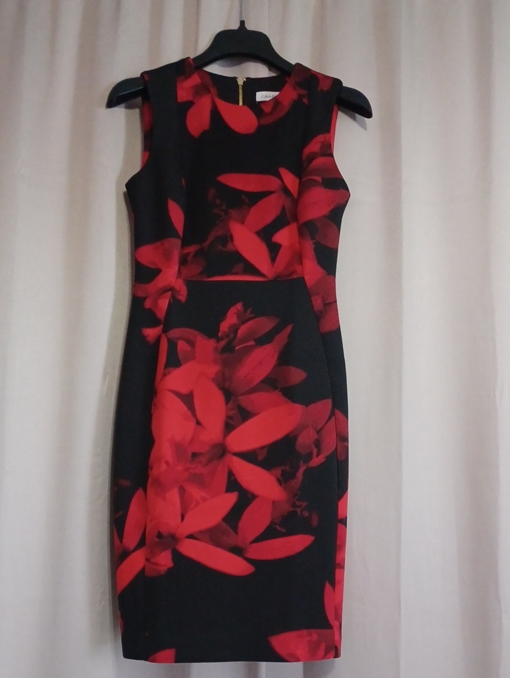 Calvin Klein Sleevelrss Black and Red Floral Print Scuba Sheath Dress Sz 4
